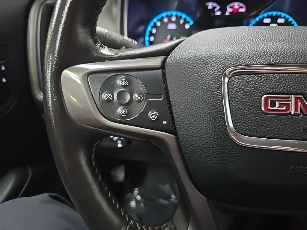Used 2022 White GMC AT4 w/Leather image 19