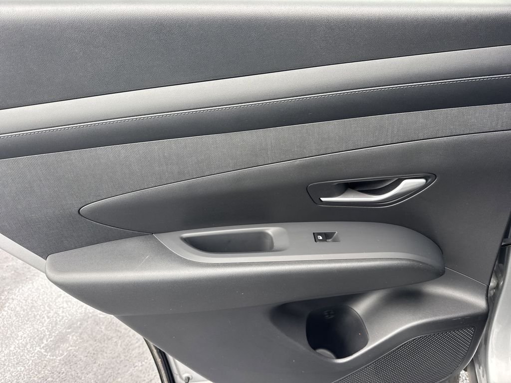 Used 2025 Silver Hyundai SEL Convenience image 21
