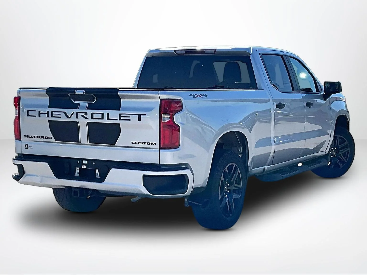 Used 2021 Silver Chevrolet Custom image 3
