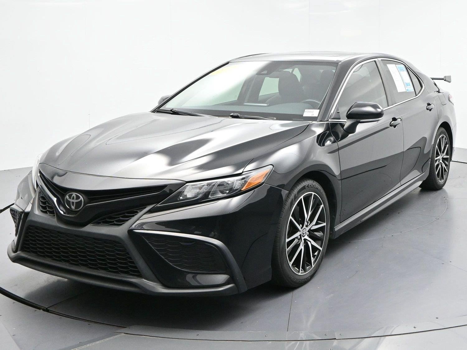 Used 2021 Midnight Black Metallic Toyota SE image 3