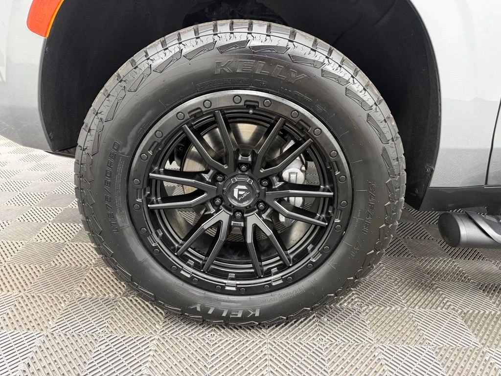 Used 2023 Gray Chevrolet Z71 image 16