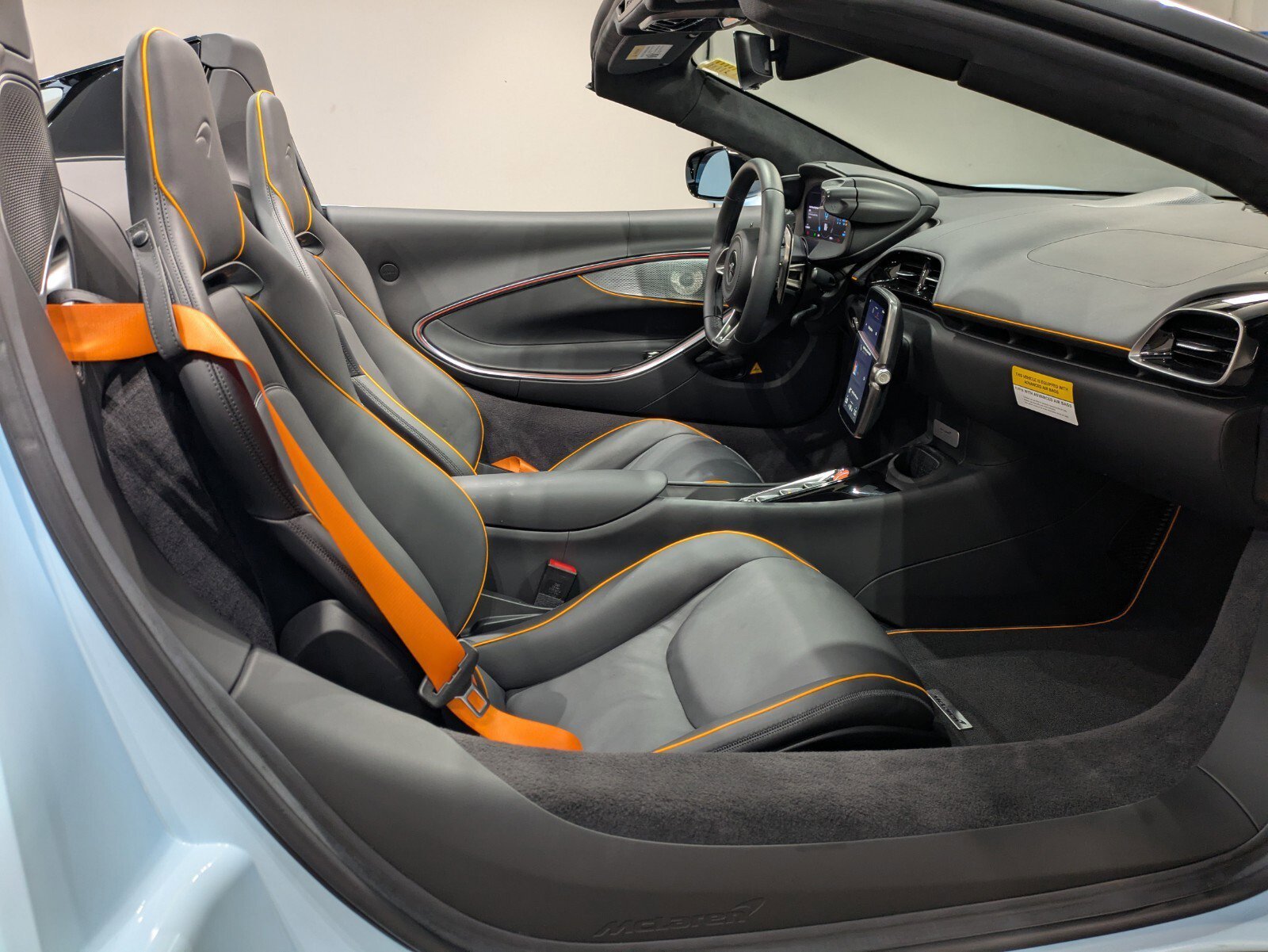 Used 2025 MSO Muriwai White McLaren TechLux Spider image 25