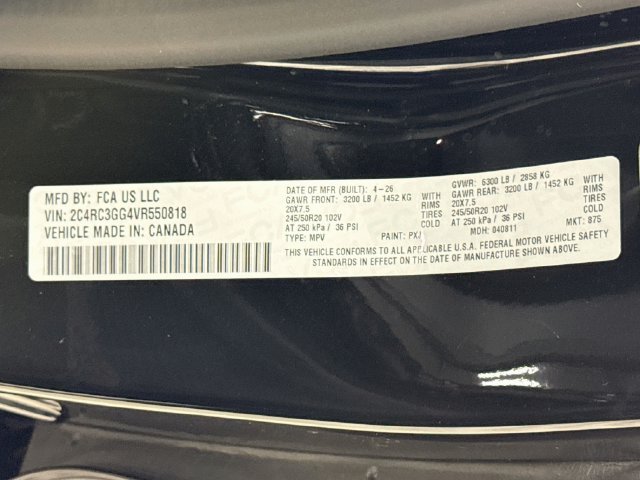 New 2027 Diamond Black Crystal Pearl-Coat Paint Chrysler Limited image 34