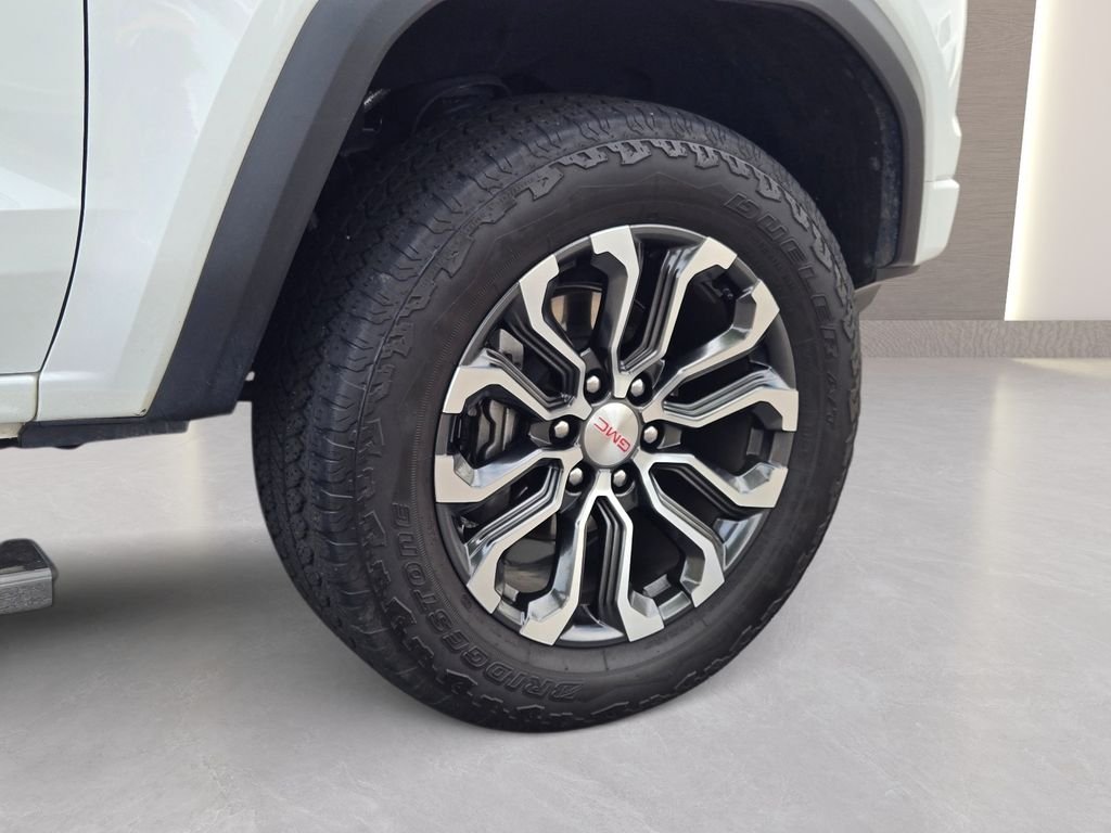Used 2024 White GMC Denali image 11