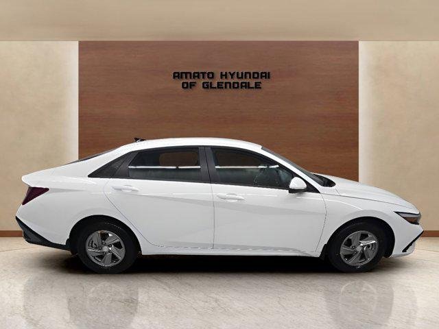 New 2026 White Hyundai SE image 7