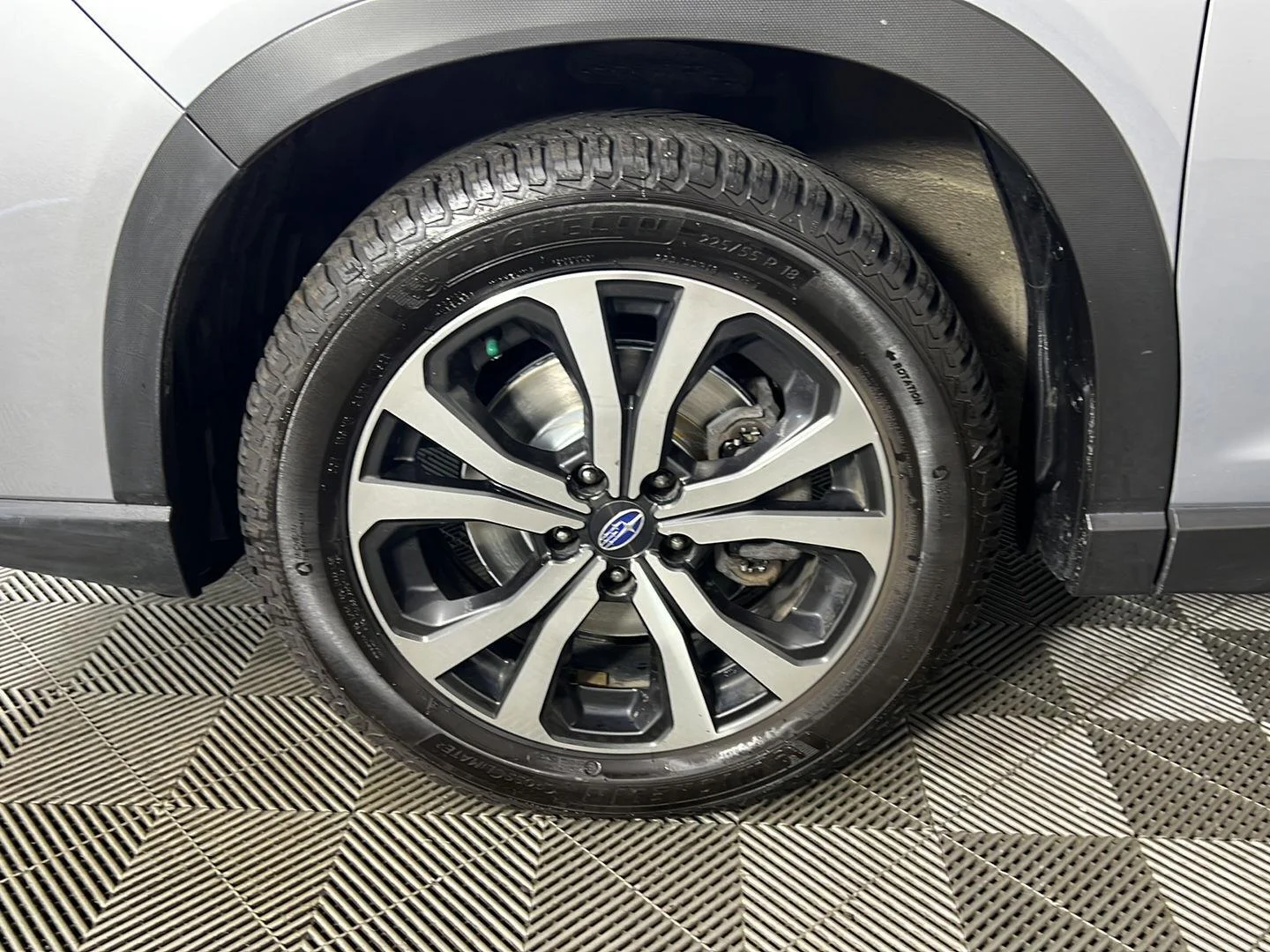Used 2020 Ice Silver Metallic Subaru Limited image 14