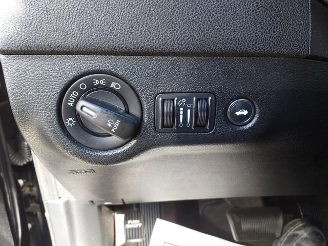 Used 2016 Pitch Black Clearcoat Dodge SXT image 26