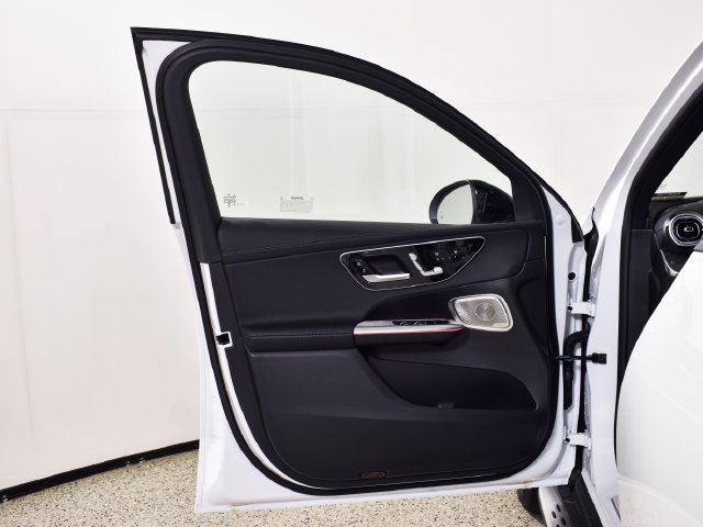 New 2027 MANUFAKTUR Moonlight White Metallic Mercedes-Benz  image 18