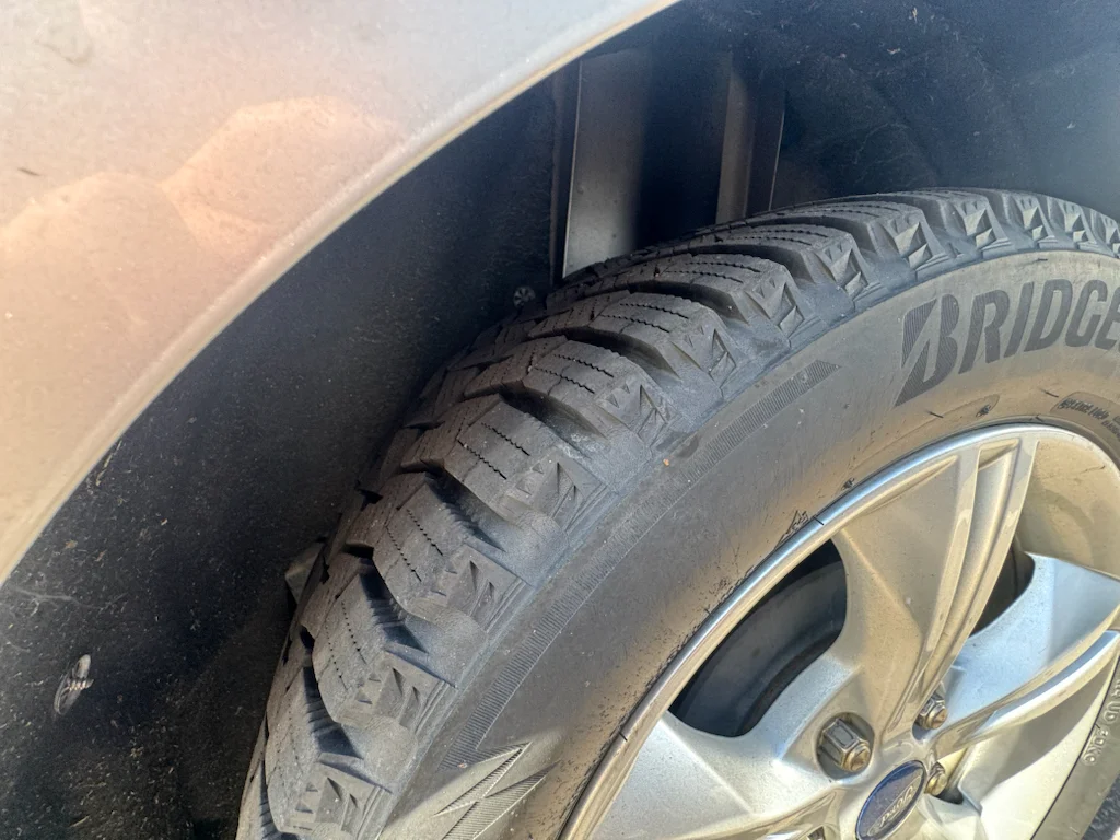 Used 2013 Ingot Silver Metallic Ford SE image 9