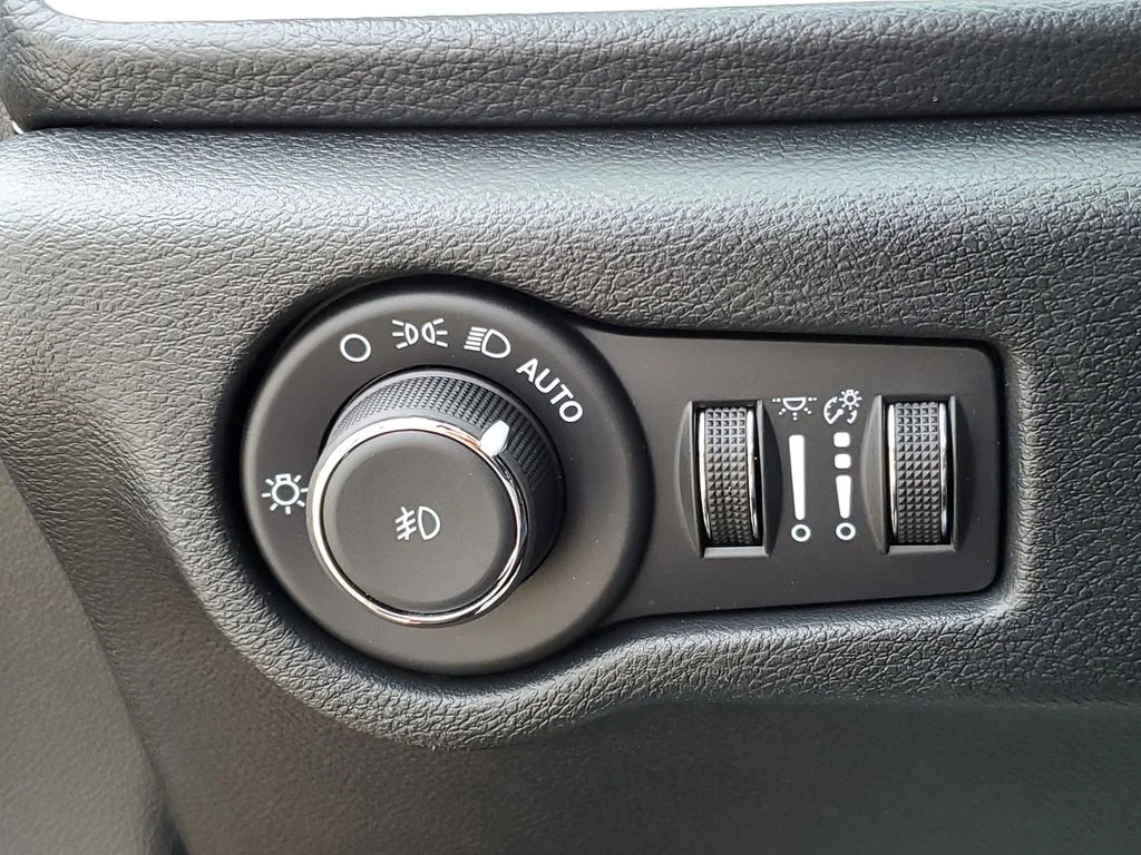 2026 Chrysler Pacifica Select - Photo 11