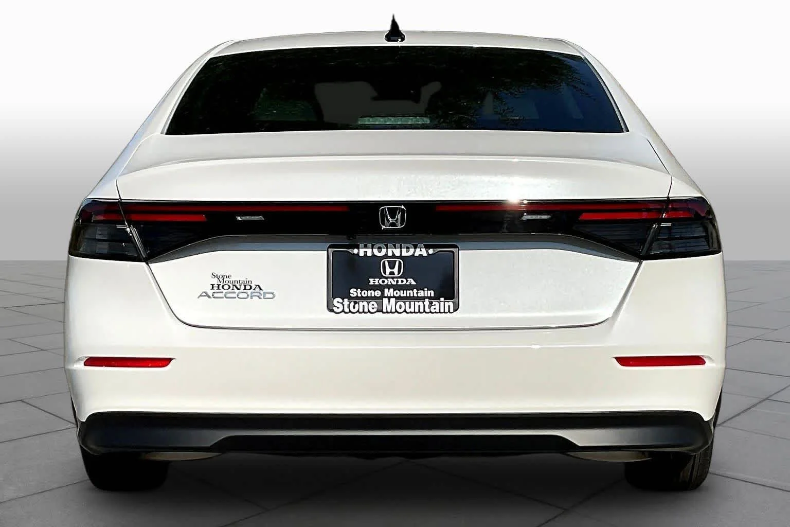 New 2026 Platinum White Pearl Honda SE image 4