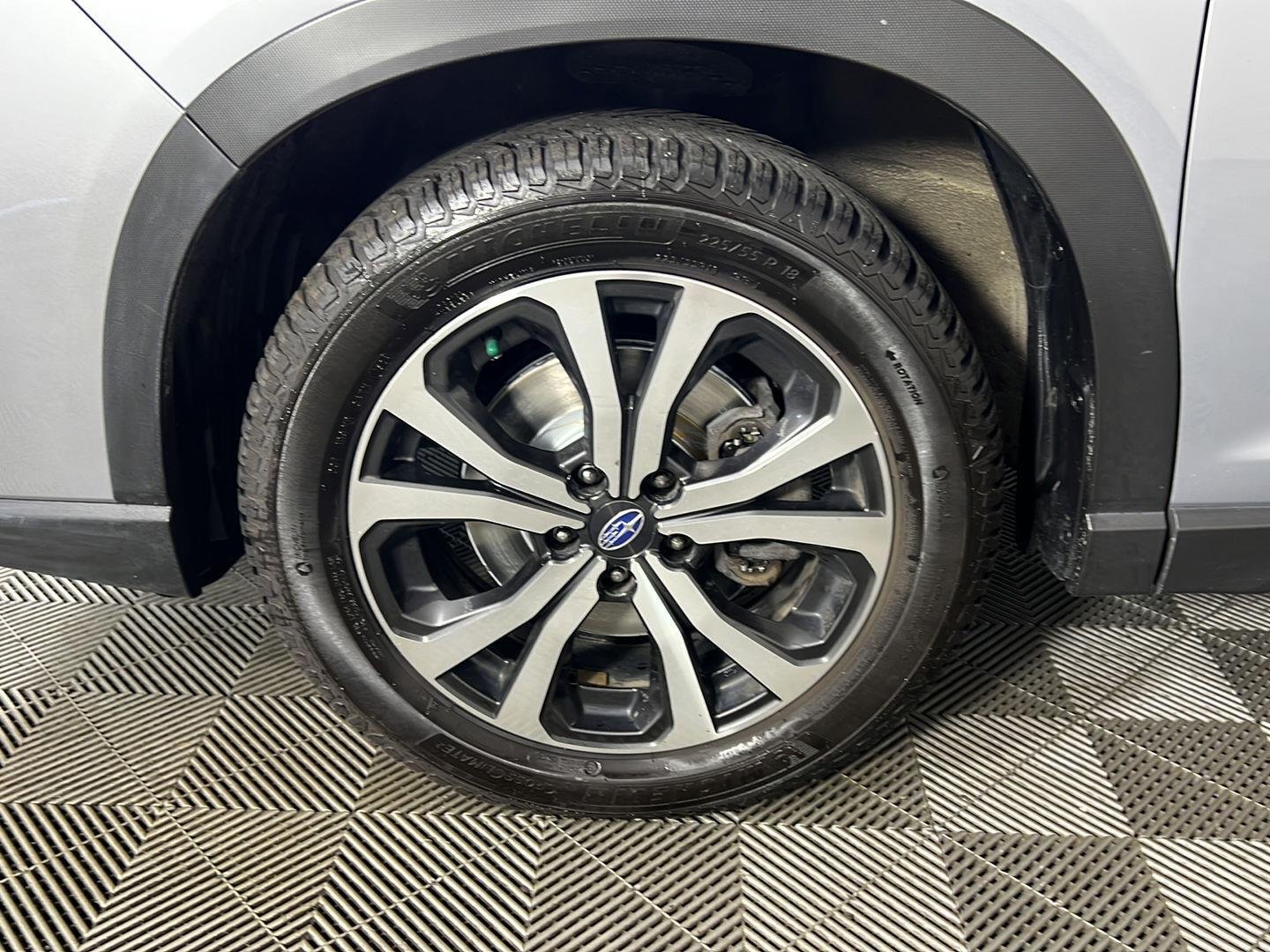 Used 2020 Ice Silver Metallic Subaru Limited image 14