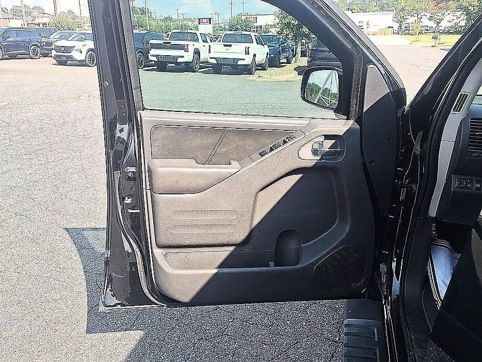 Used 2021 Magnetic Black Pearl Nissan PRO-4X image 9
