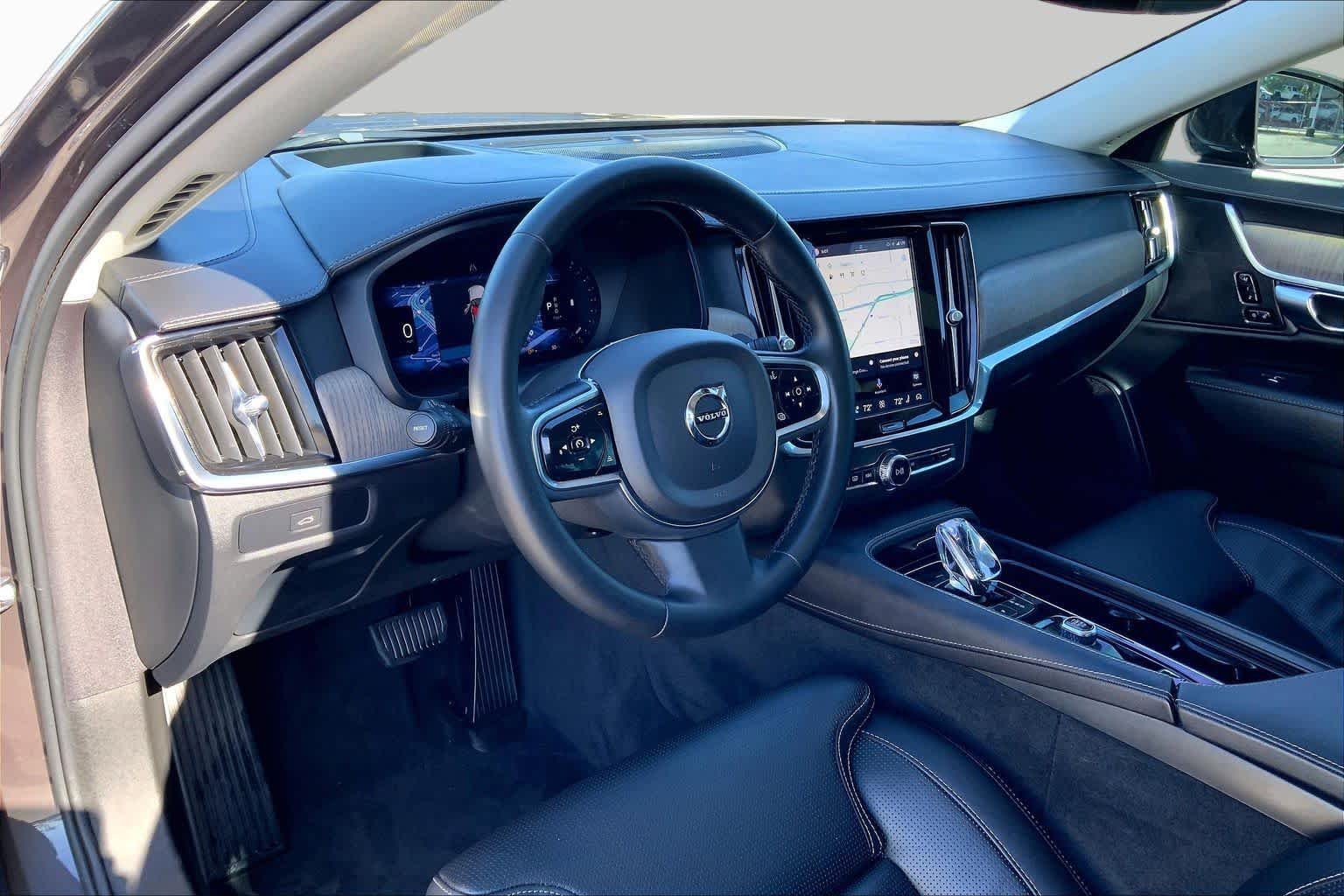 Used 2023 Platinum Grey Metallic Volvo Ultimate image 18