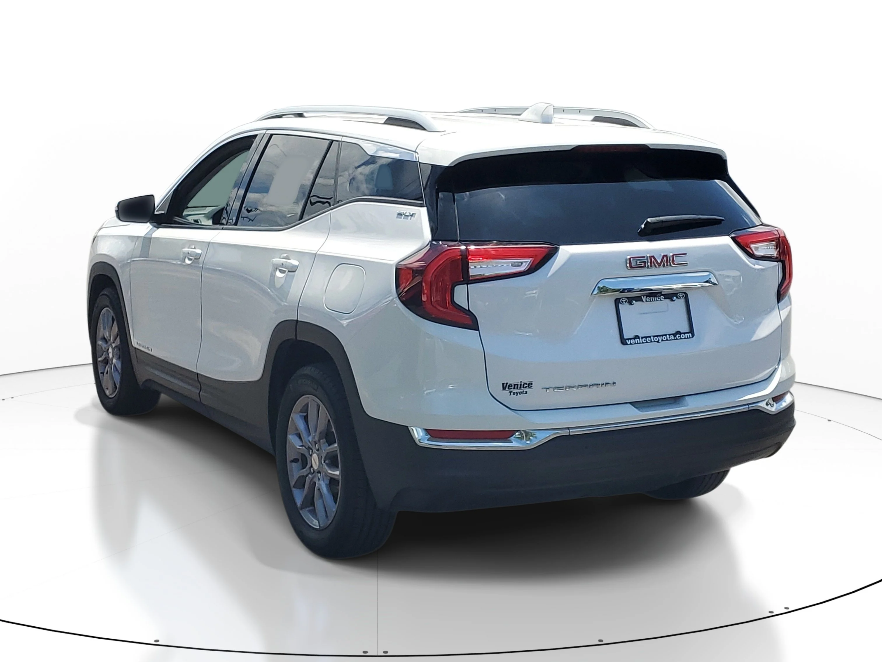 Used 2023 White Frost Tricoat GMC SLT image 4