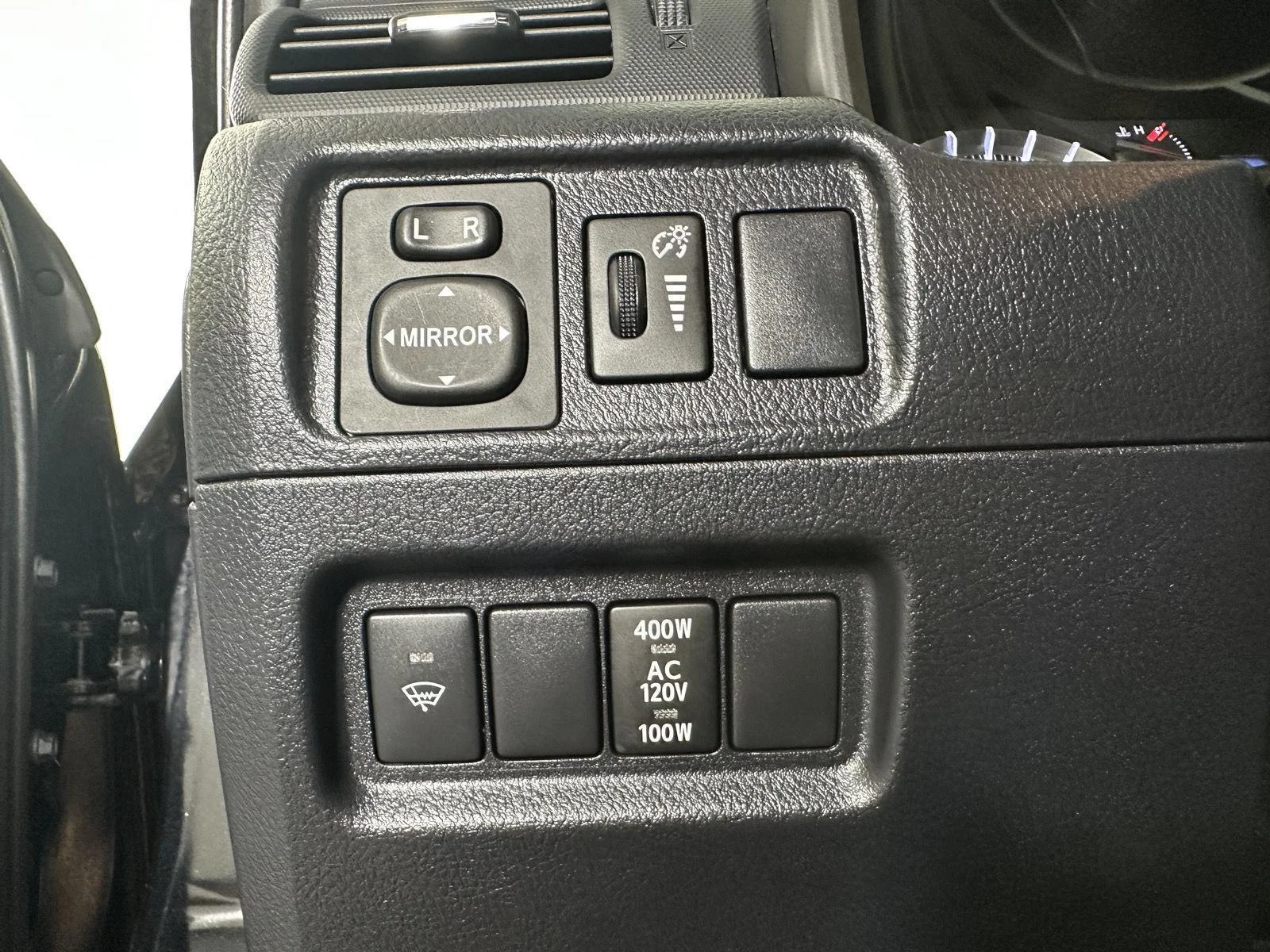 Used 2018 Midnight Black Metallic Toyota SR5 Premium image 28