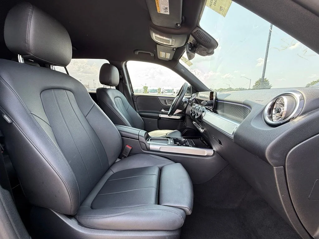 Used 2024 Black Mercedes-Benz GLB 250 image 29