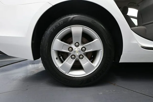 Used 2013 White Chevrolet LS image 10