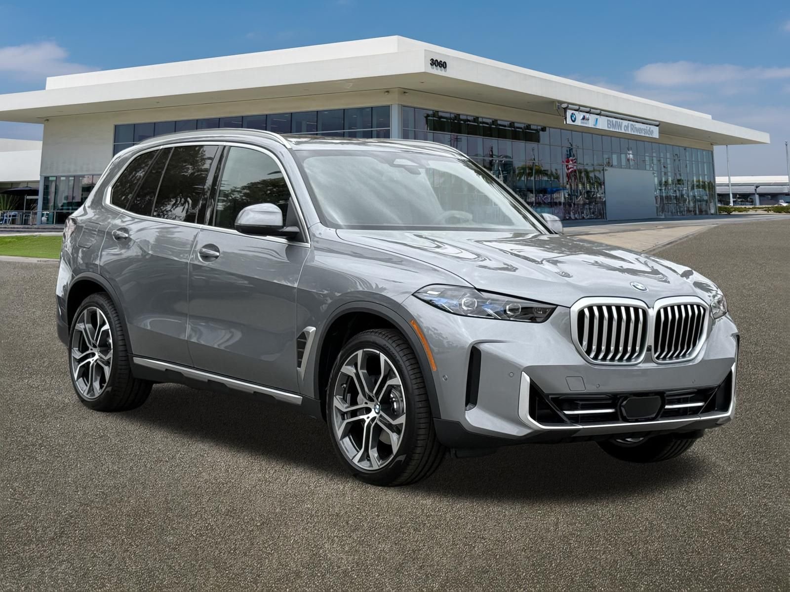 New 2026 Skyscraper Grey Metallic BMW sDrive40i image 2