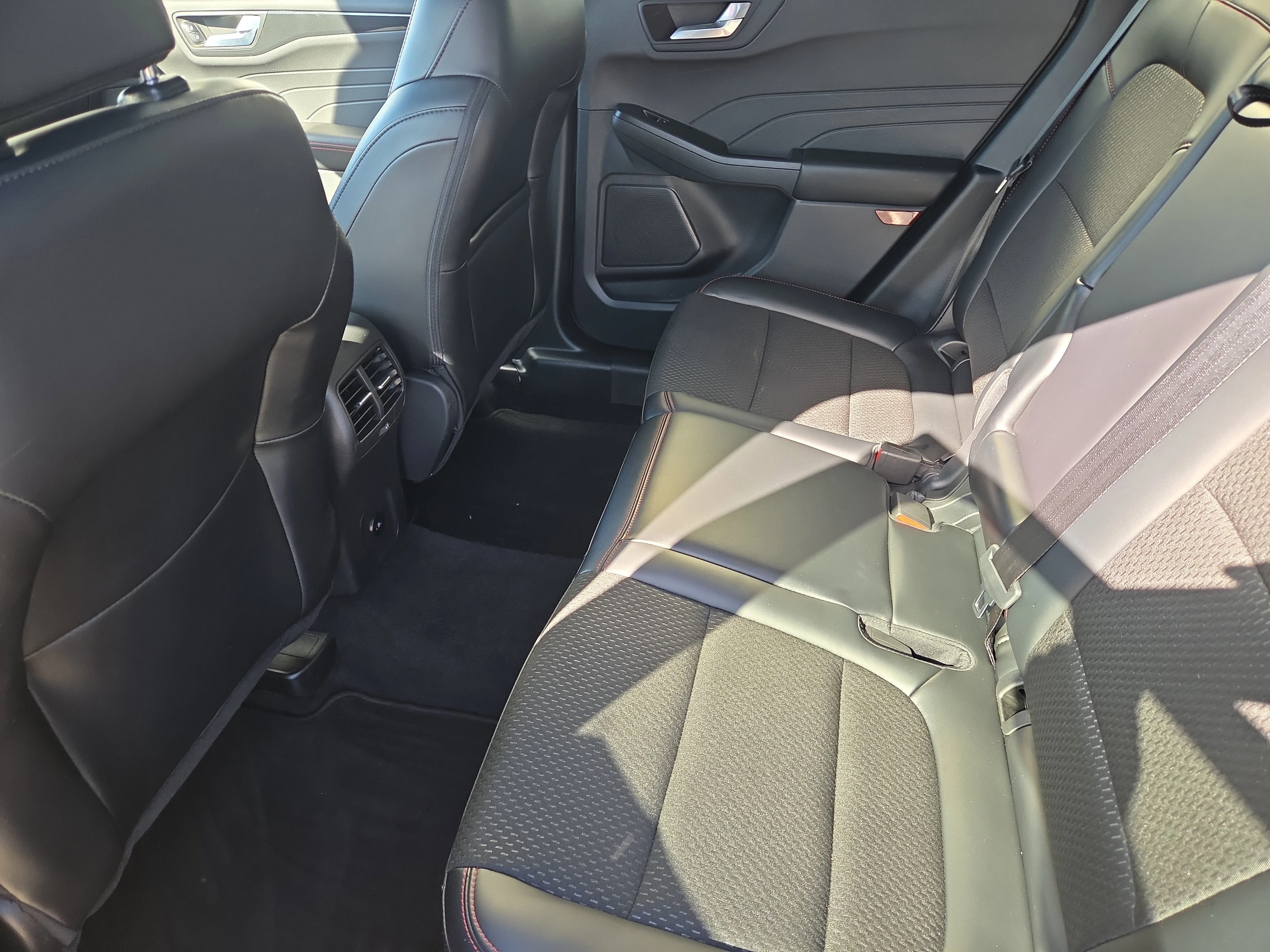 2025 Ford Escape ST-Line - Photo 13