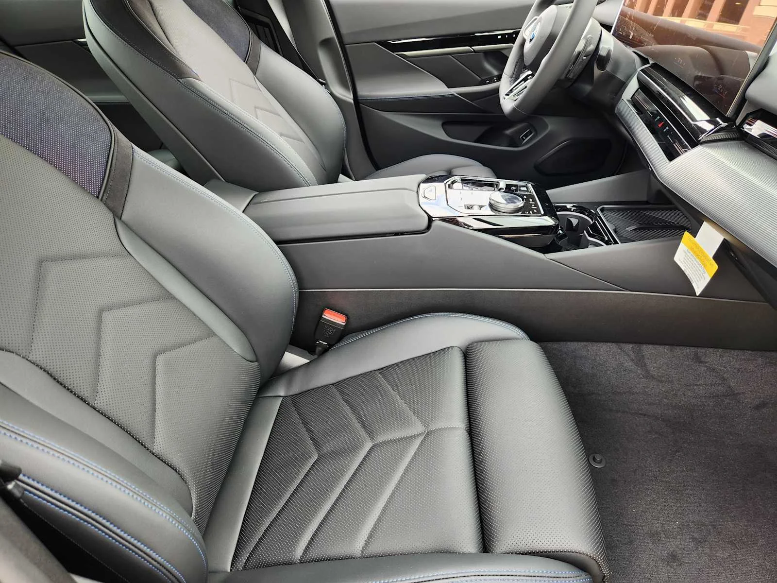 New 2026 Dark Graphite Metallic BMW 530i image 5