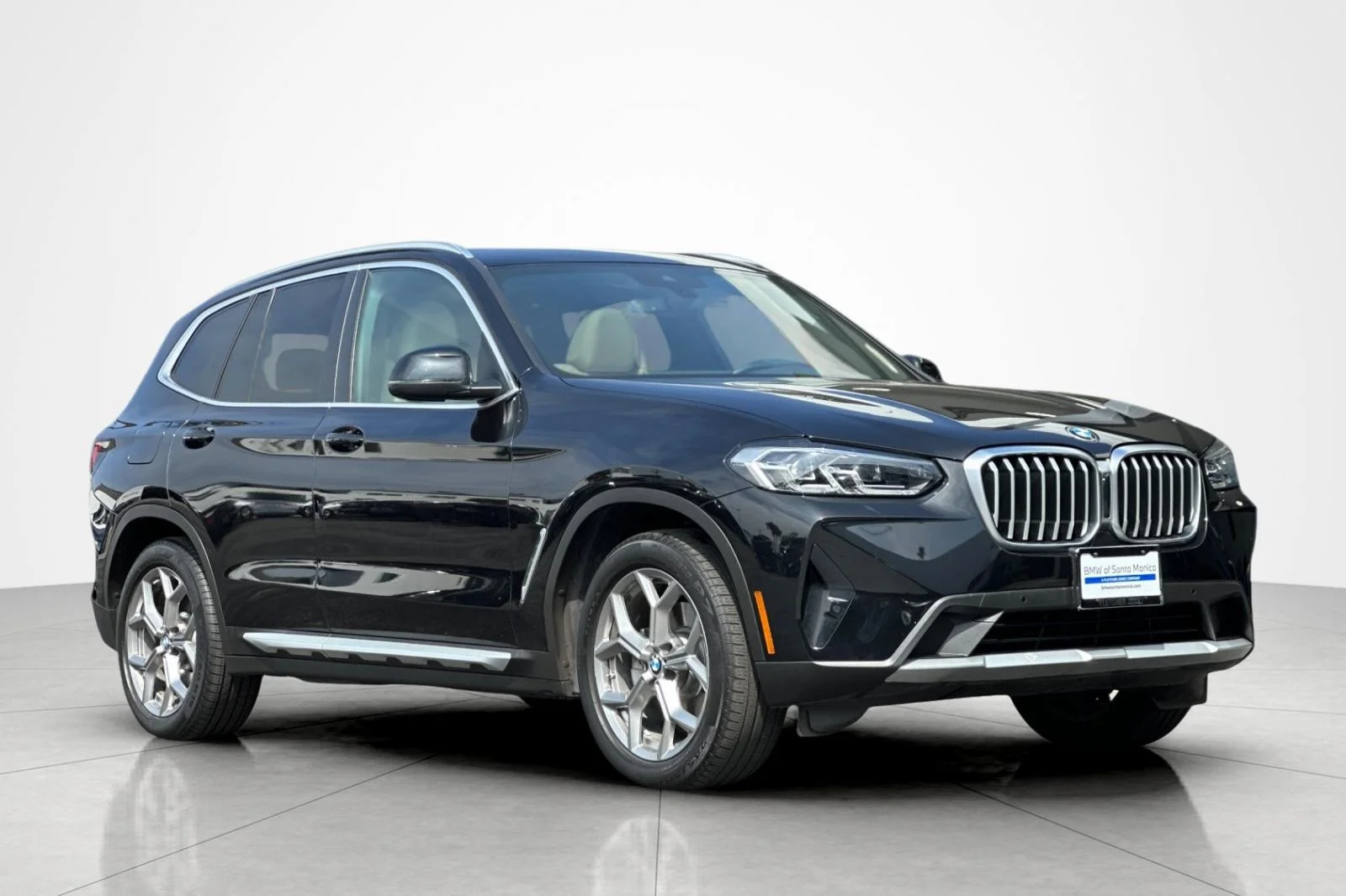 Used 2023 Black Sapphire Metallic BMW sDrive30i image 7