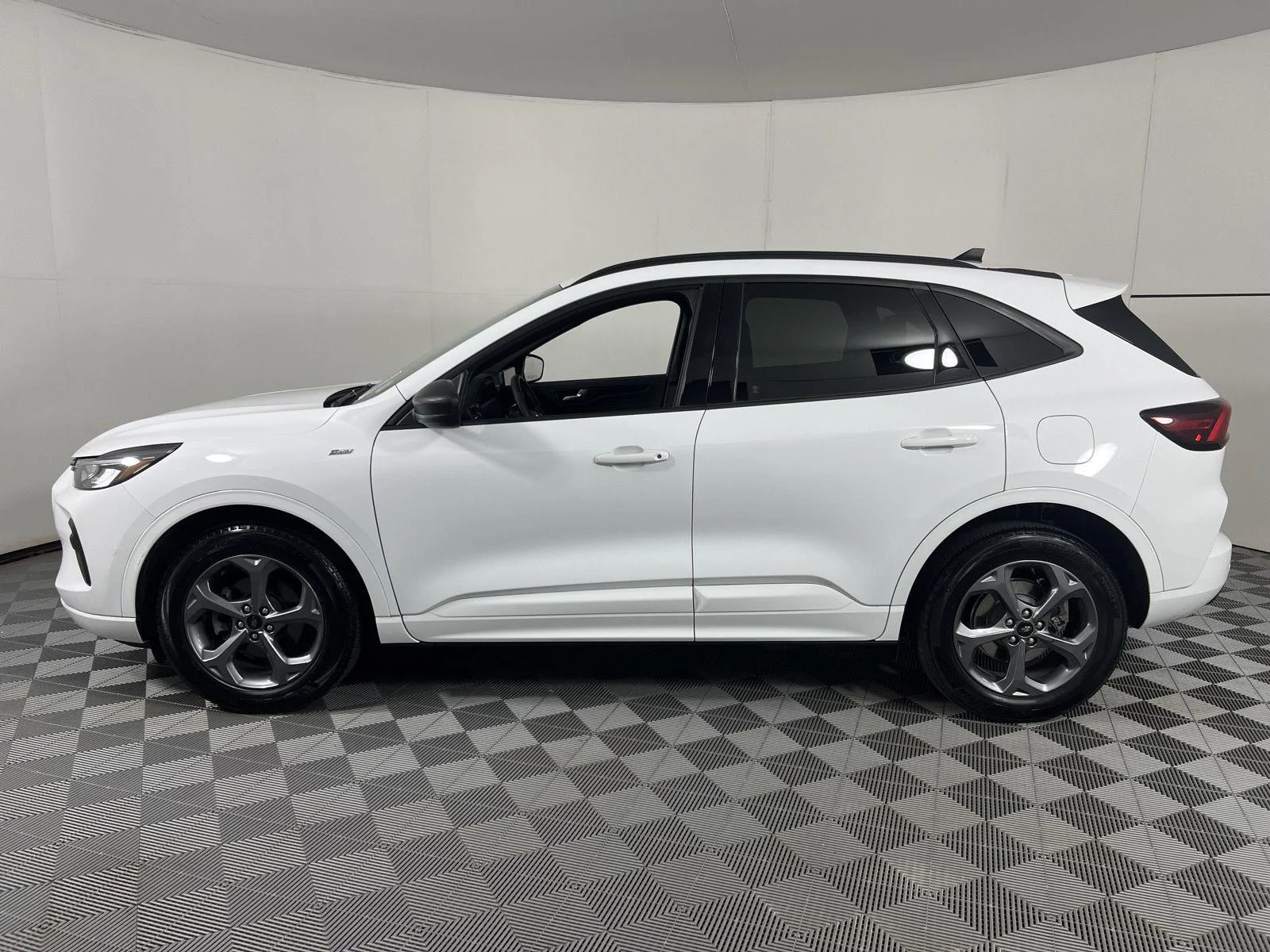 Used 2023 Oxford White Ford ST-Line image 7