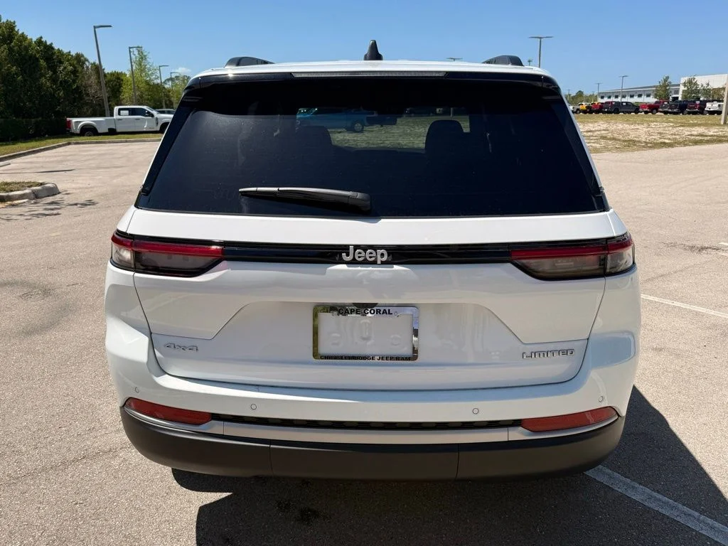 New 2026 Bright White Clear-Coat Exterior Paint Jeep Limited image 5