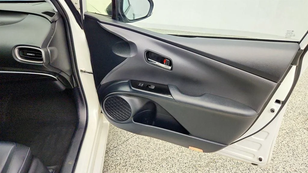 Used 2021 Wind Chill Pearl Toyota XLE image 23