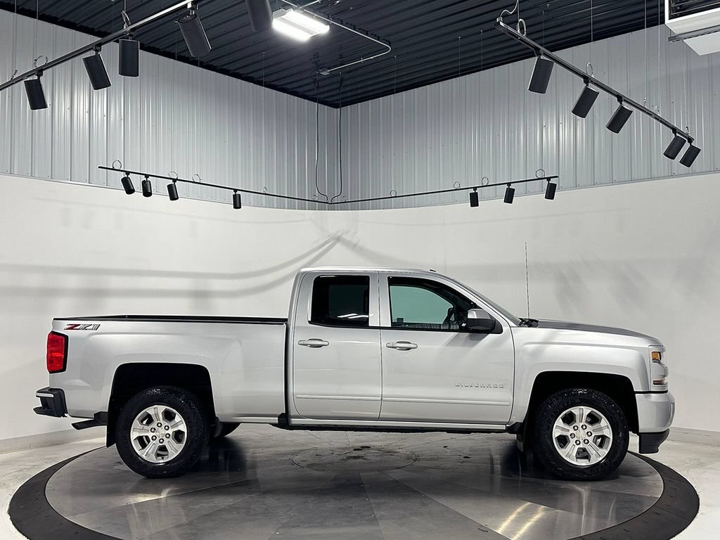 Used 2019 SILVER ICE METALLIC Chevrolet LT image 10