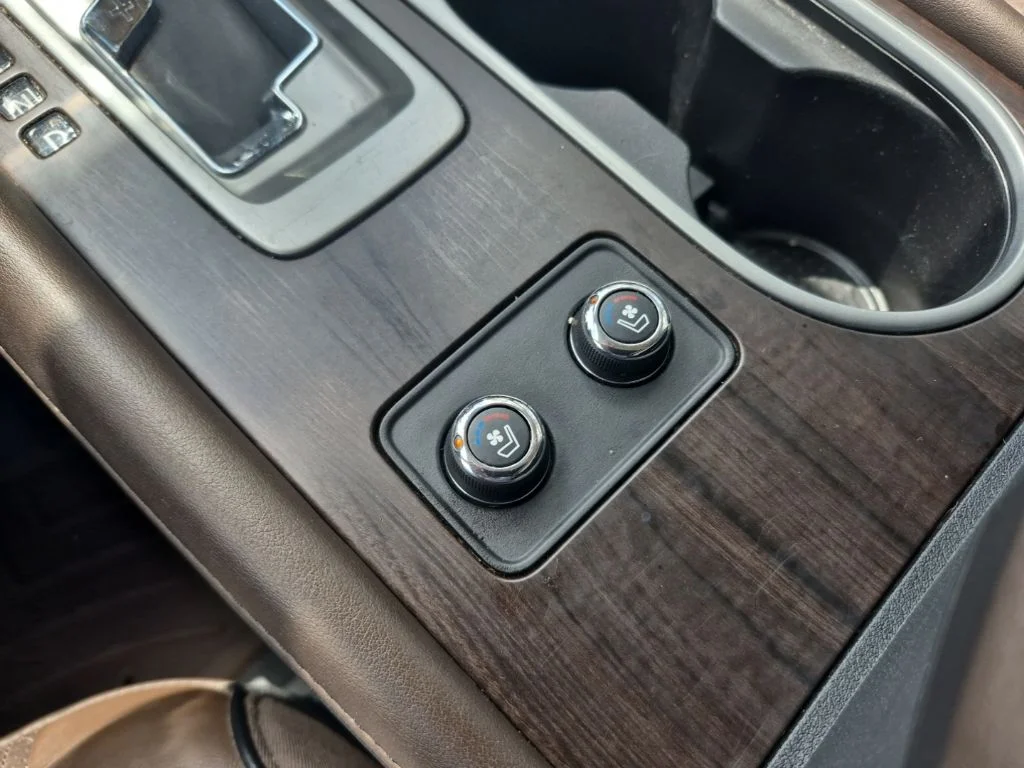 Used 2020 White Nissan Platinum image 25