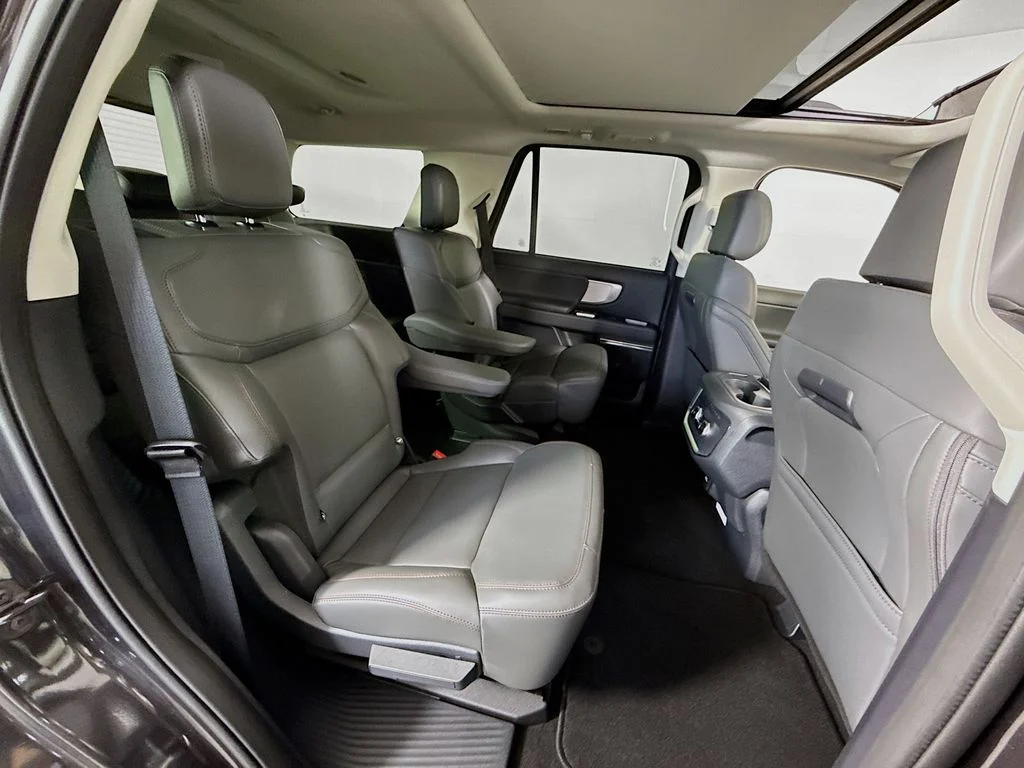 Used 2025 Dark Matter Gray Metallic Ford Active image 30