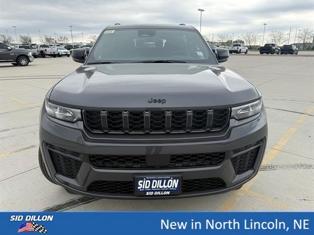 New 2026 Baltic Gray Metallic Clear-Coat Exterior Paint Jeep Laredo Altitude image 3