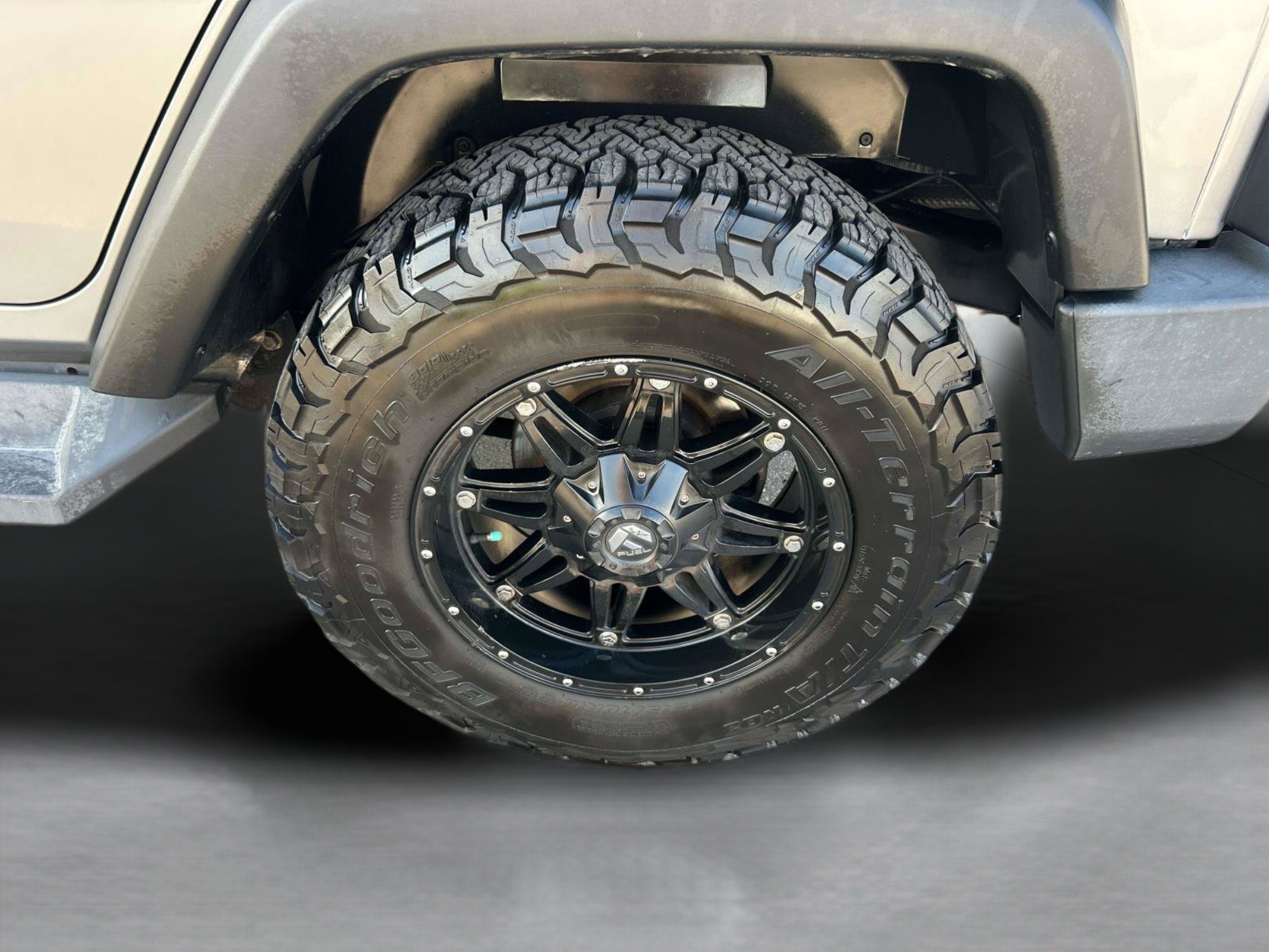 Used 2017 Billet Silver Metallic Clearcoat Jeep Sport image 33