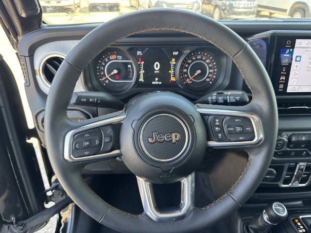 Used 2025 Black Jeep Sahara image 43