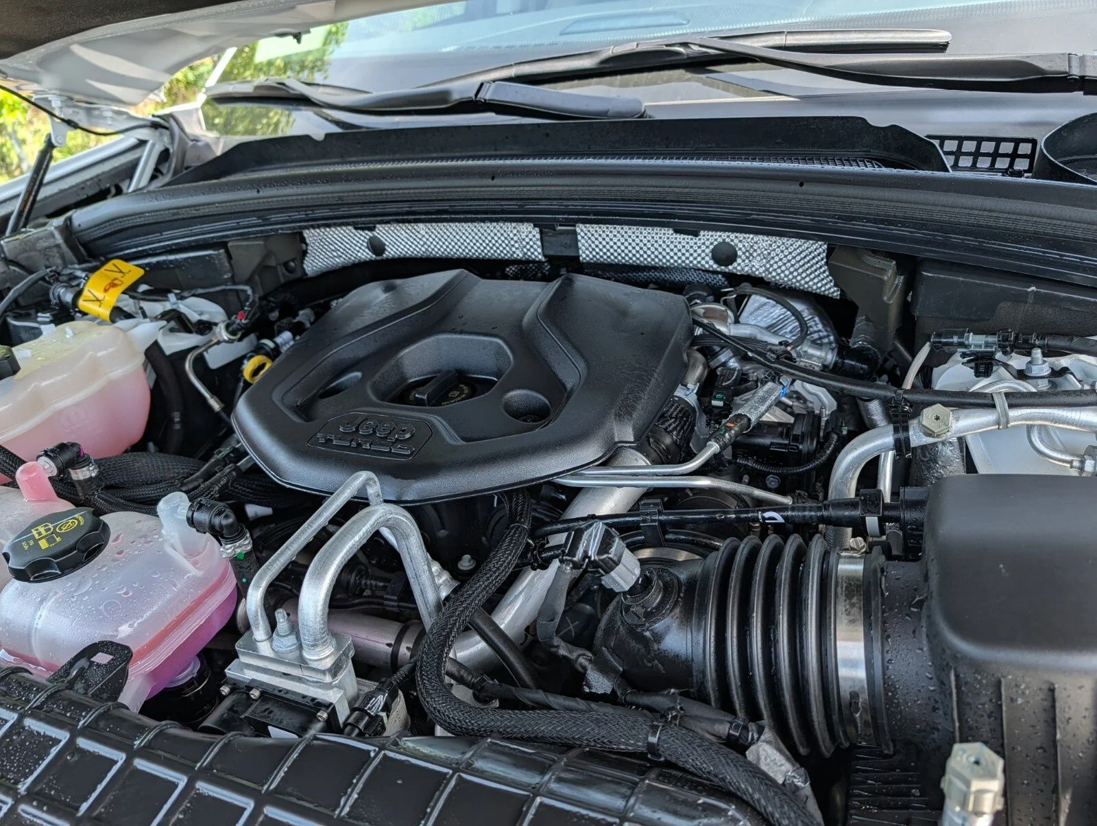 Used 2022 White Jeep 4xe image 36