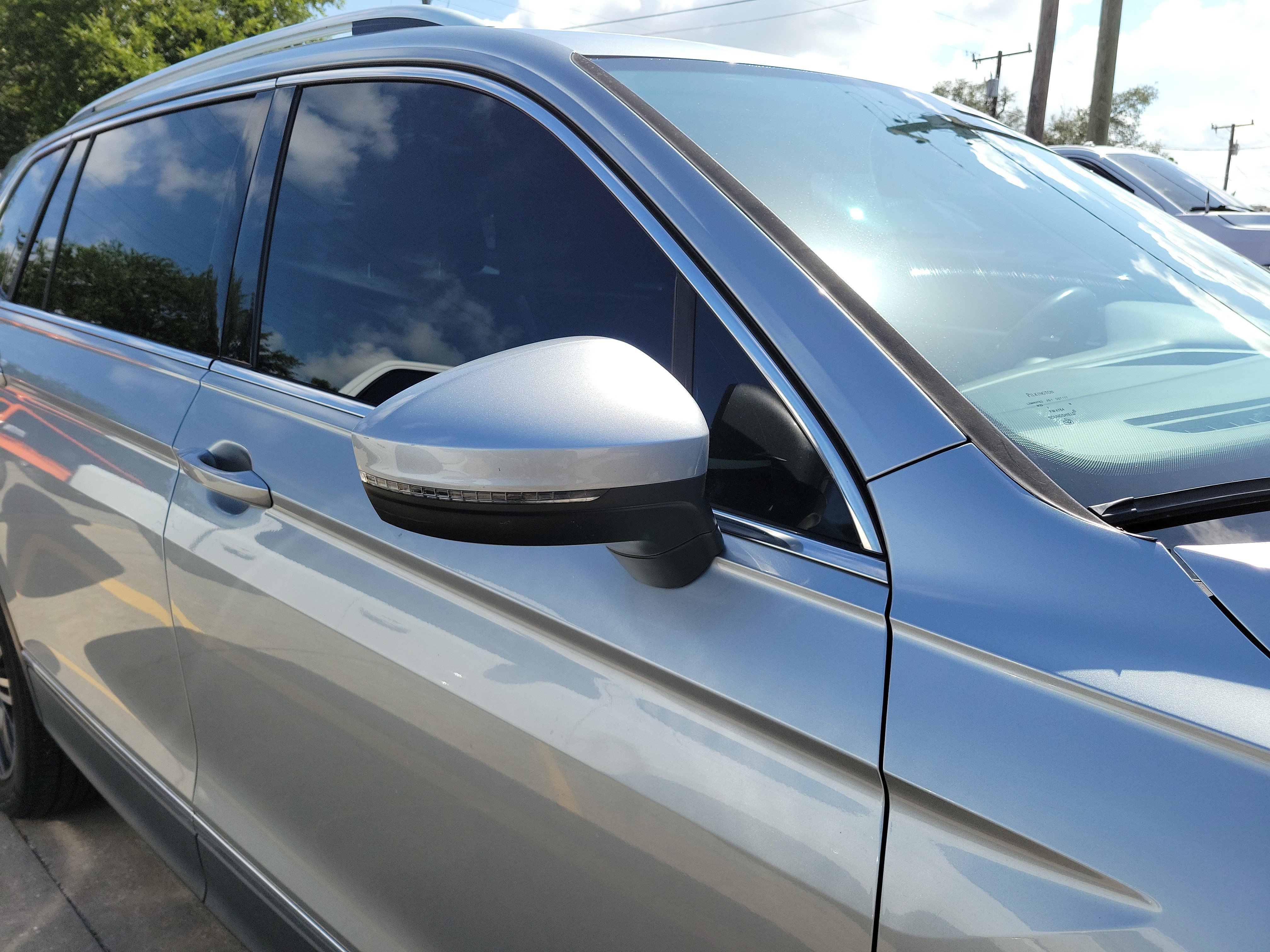 Used 2019 White Silver Metallic Volkswagen SE image 7