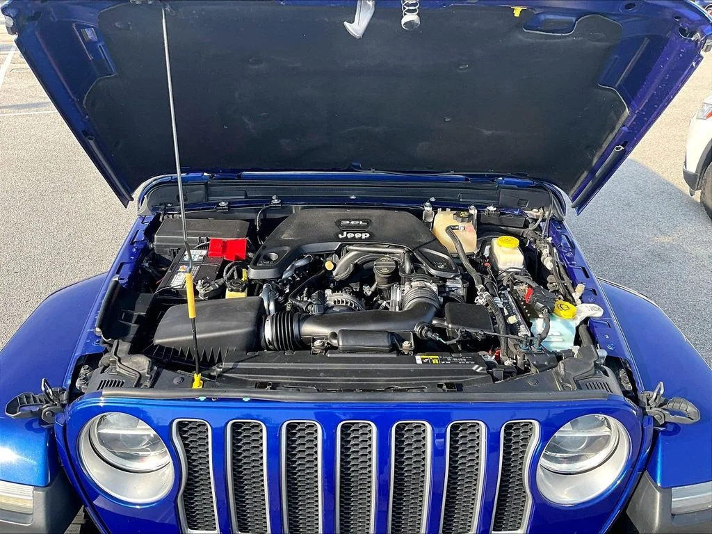 Used 2018 Blue Jeep Unlimited Sahara image 11