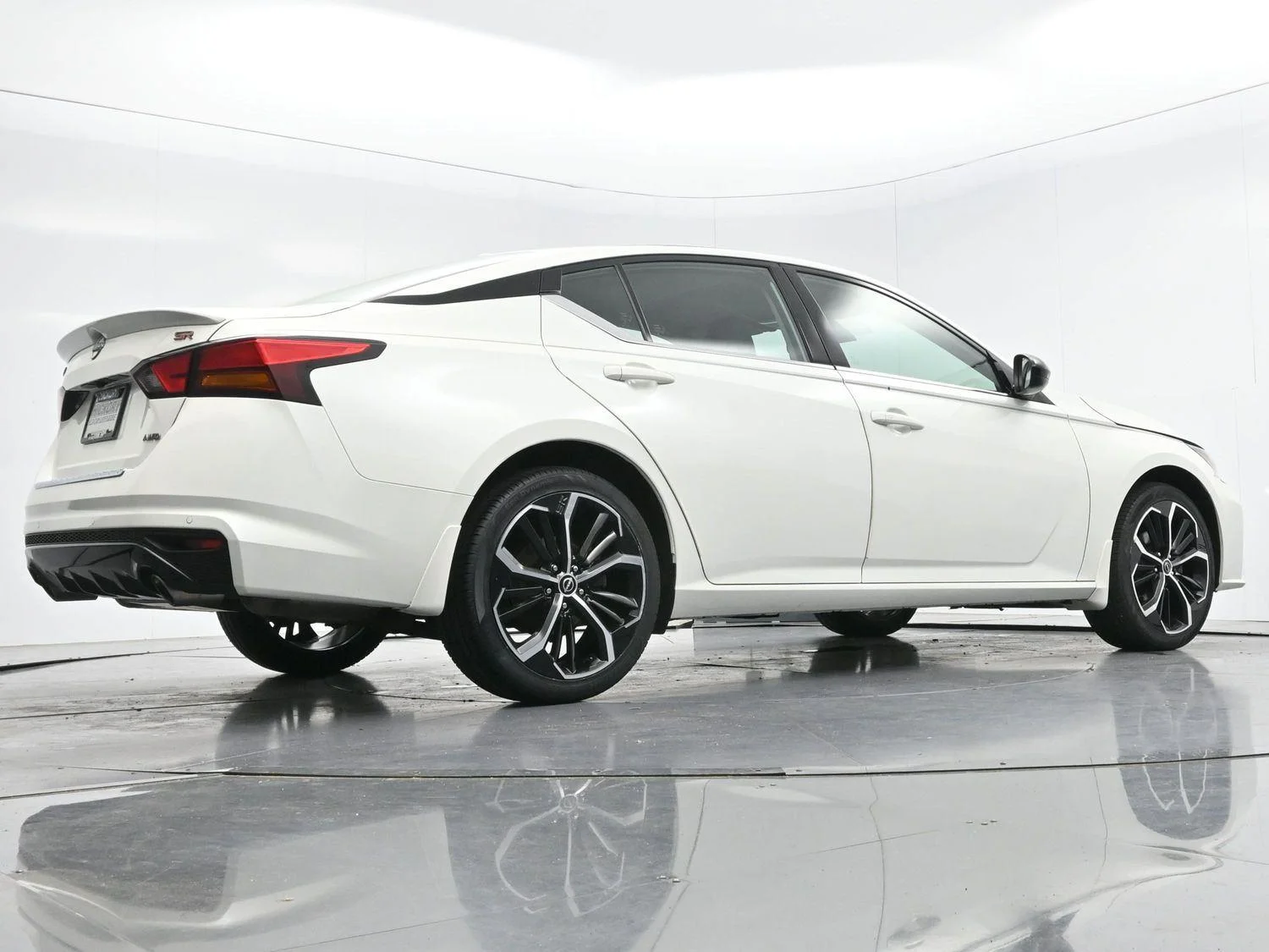 Used 2023 Pearl White Tricoat Nissan 2.5 SR image 46