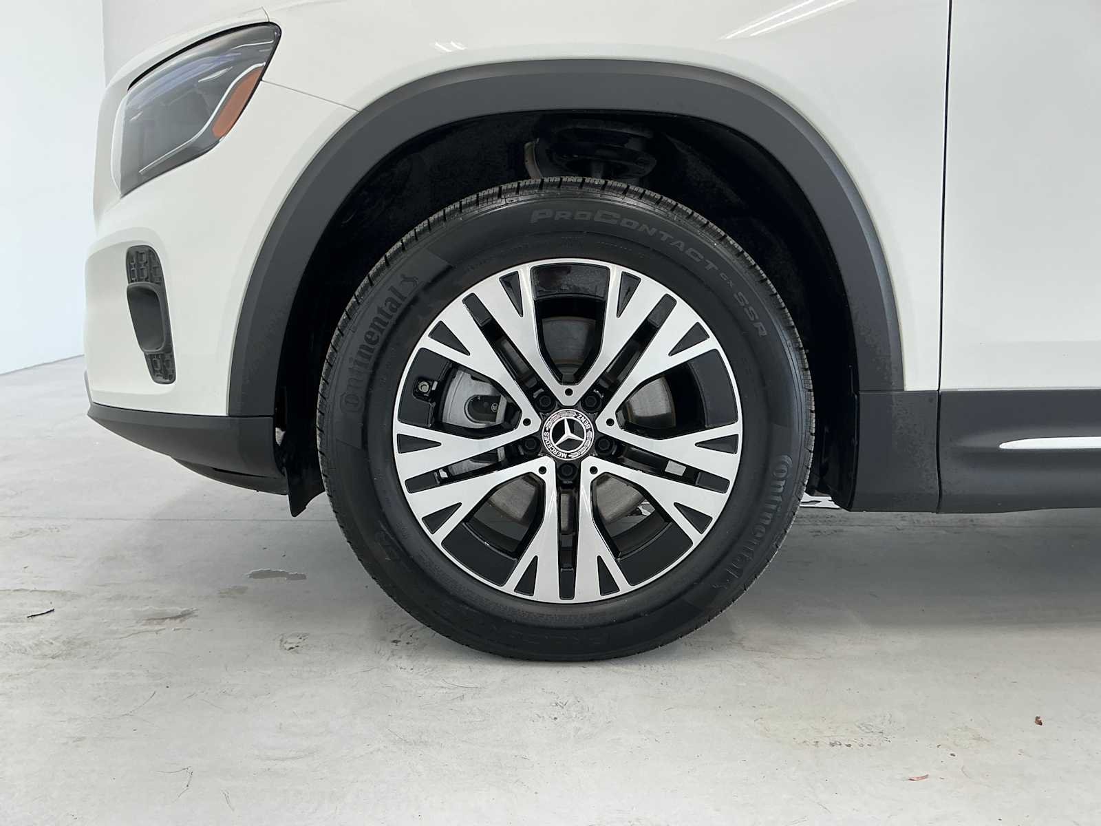Certified Used 2026 Polar White Mercedes-Benz GLB 250 image 28