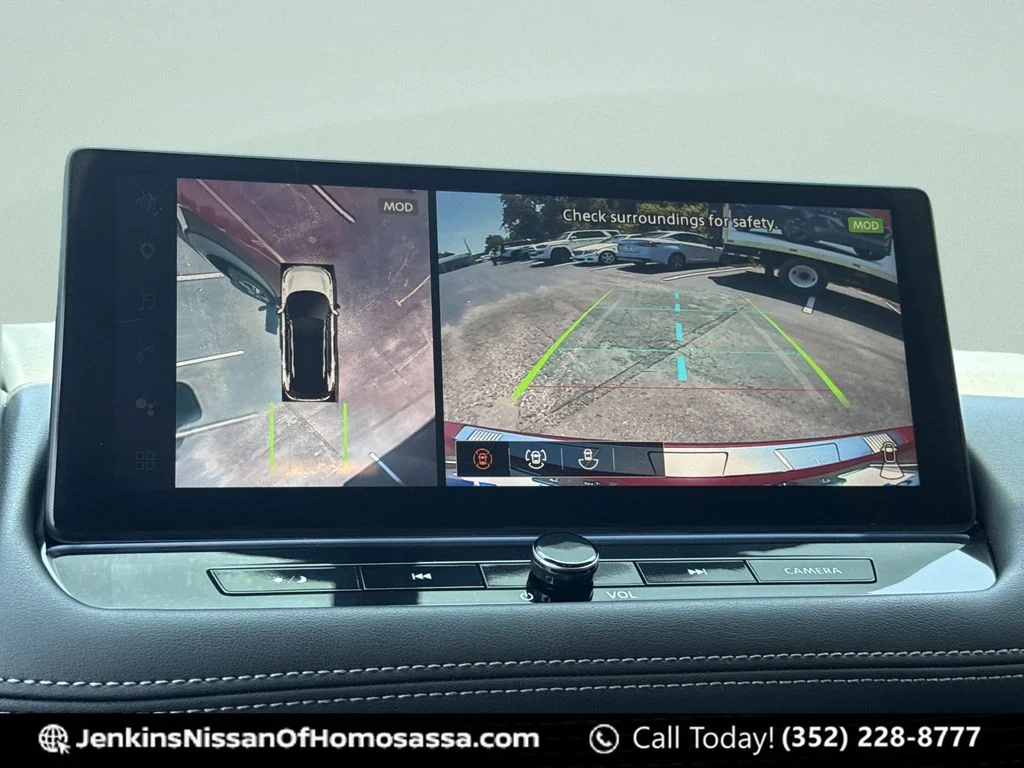 Used 2025 Red Nissan SL image 37