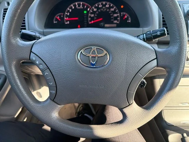 Used 2006 Silver Toyota LE image 15