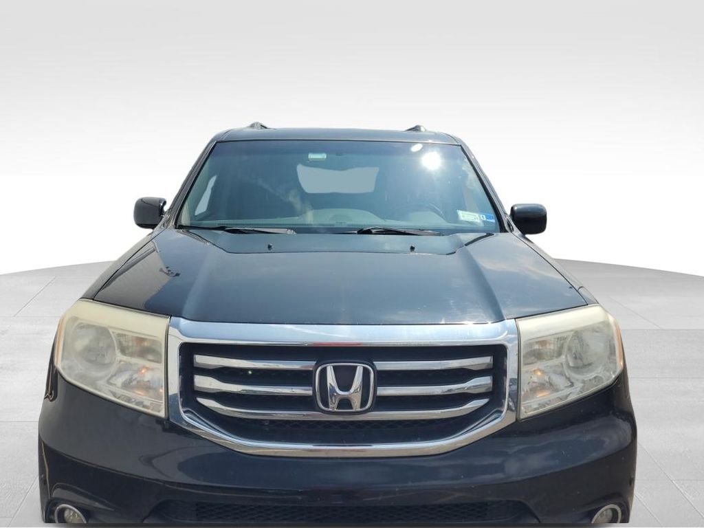 Used 2013 Black Honda Touring image 8