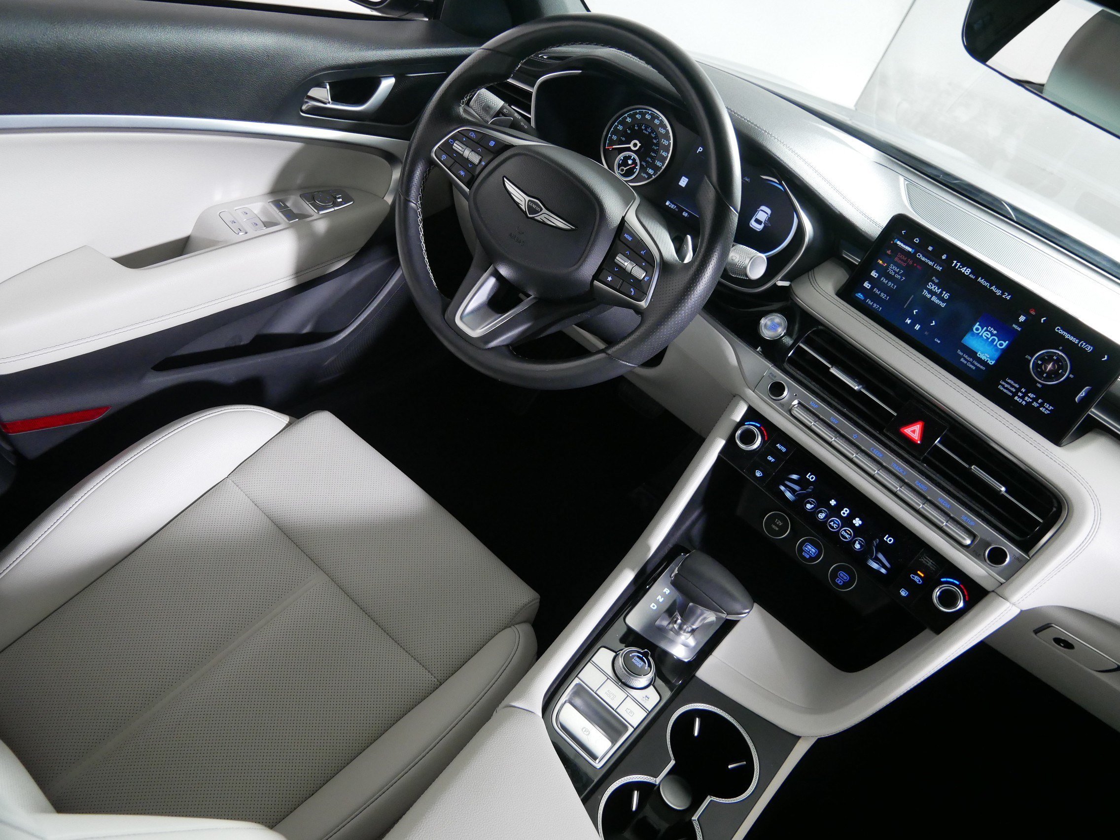 Certified Used 2024 Savile Silver Genesis 2.5T image 9