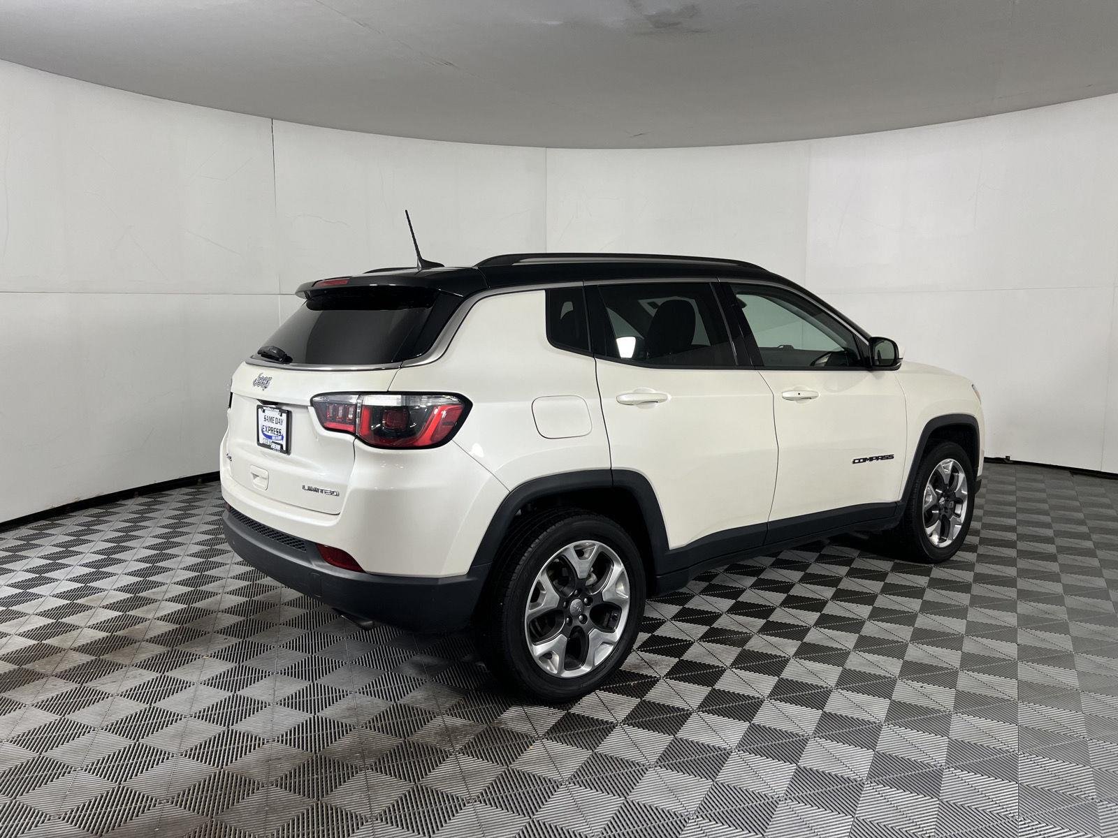 Used 2019 Pearl White Tri-Coat Jeep Limited image 10