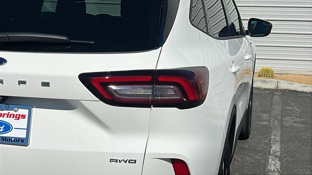New 2025 Star White Metallic Tri-coat Ford ST-Line Select image 9