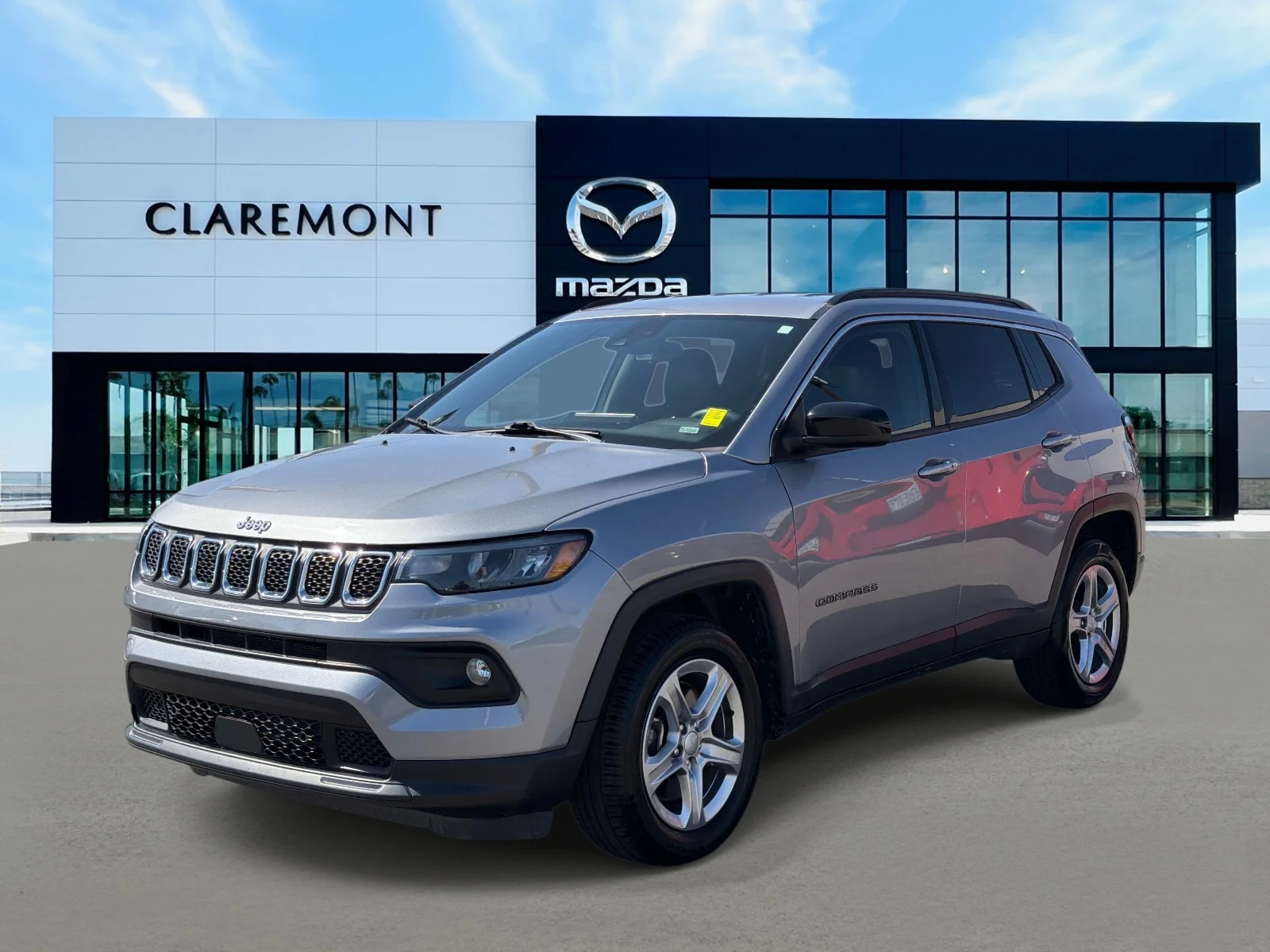 Used 2024 BALTIC GRAY MET Jeep Latitude 4x4 image 3