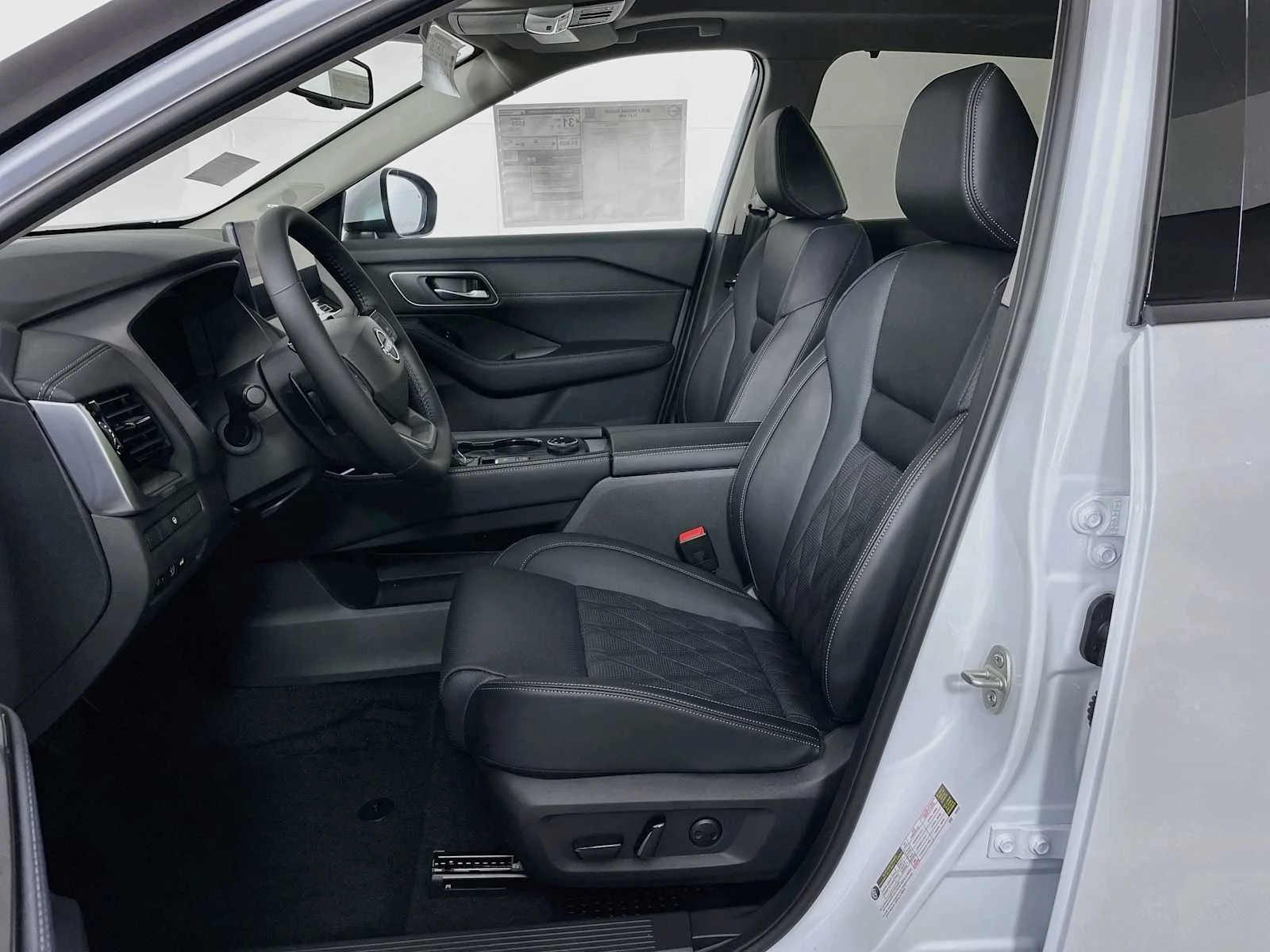 New 2026 Everest White Pearl Tricoat Nissan Platinum image 4