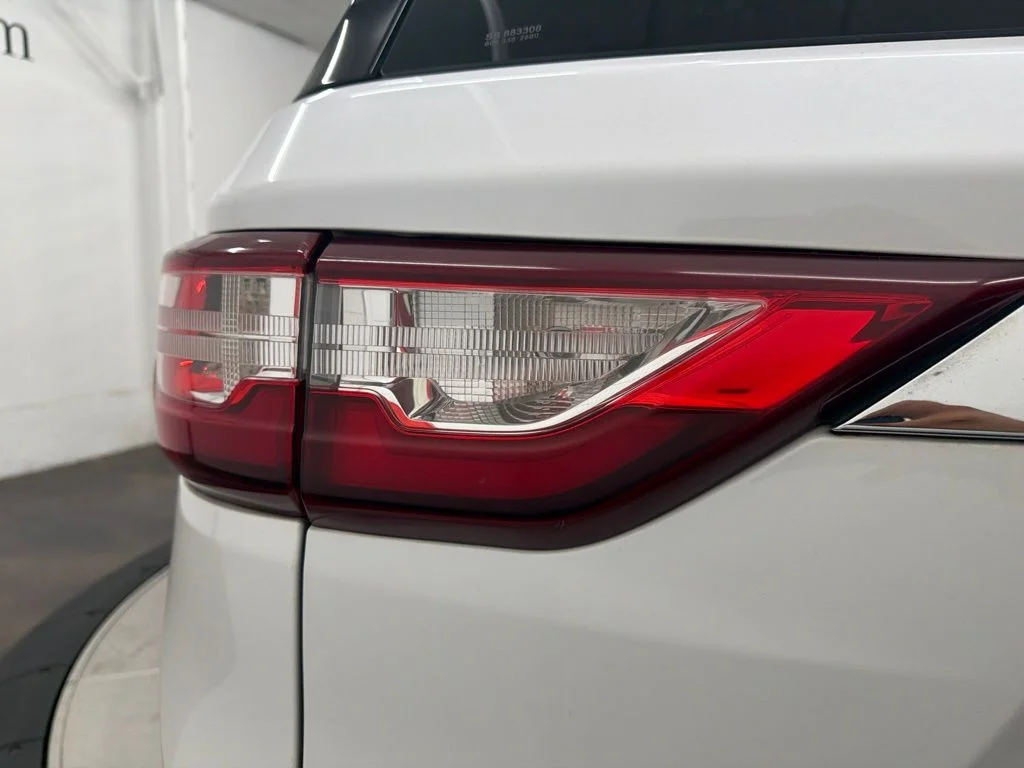 Used 2019 Beige Chevrolet High Country image 12