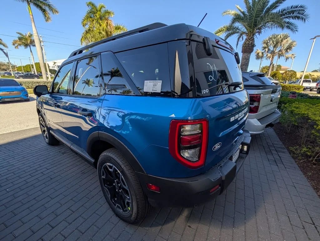New 2026 Velocity Blue Metallic Ford Outer Banks® image 9